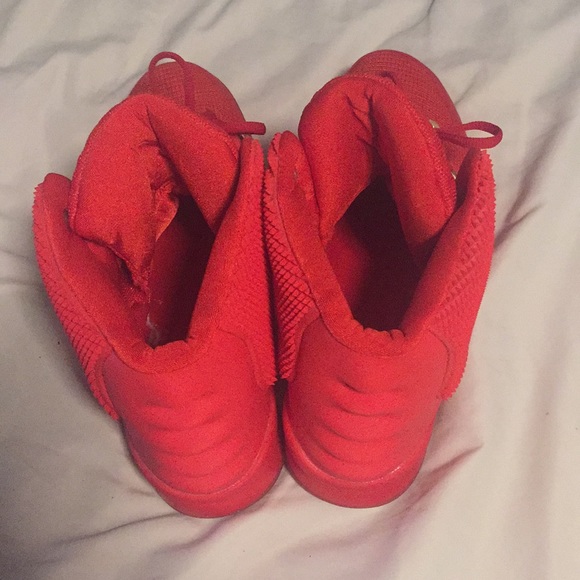 Nike Yeezy Red October - Picture 3 of 4